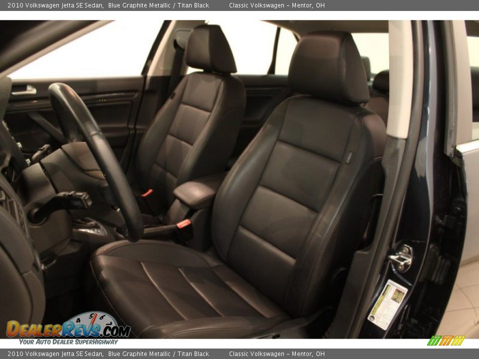 Front Seat of 2010 Volkswagen Jetta SE Sedan Photo #6