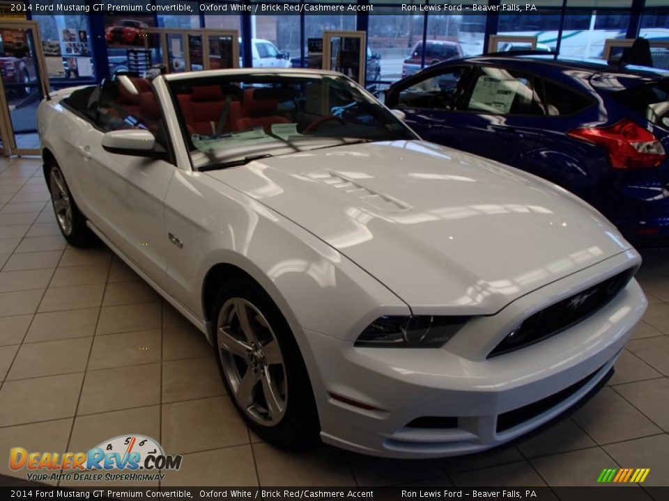 Front 3/4 View of 2014 Ford Mustang GT Premium Convertible Photo #2
