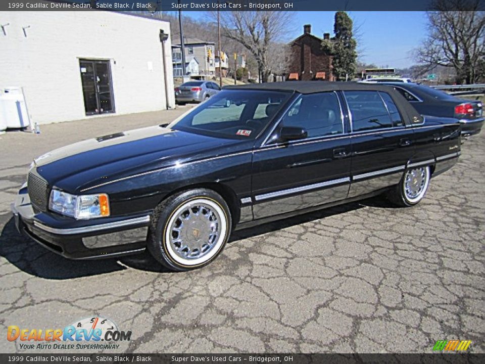Front 3/4 View of 1999 Cadillac DeVille Sedan Photo #11