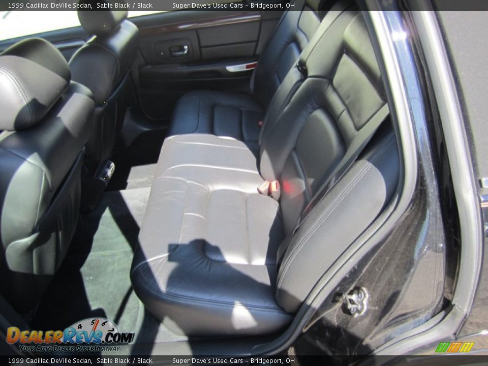 Rear Seat of 1999 Cadillac DeVille Sedan Photo #27