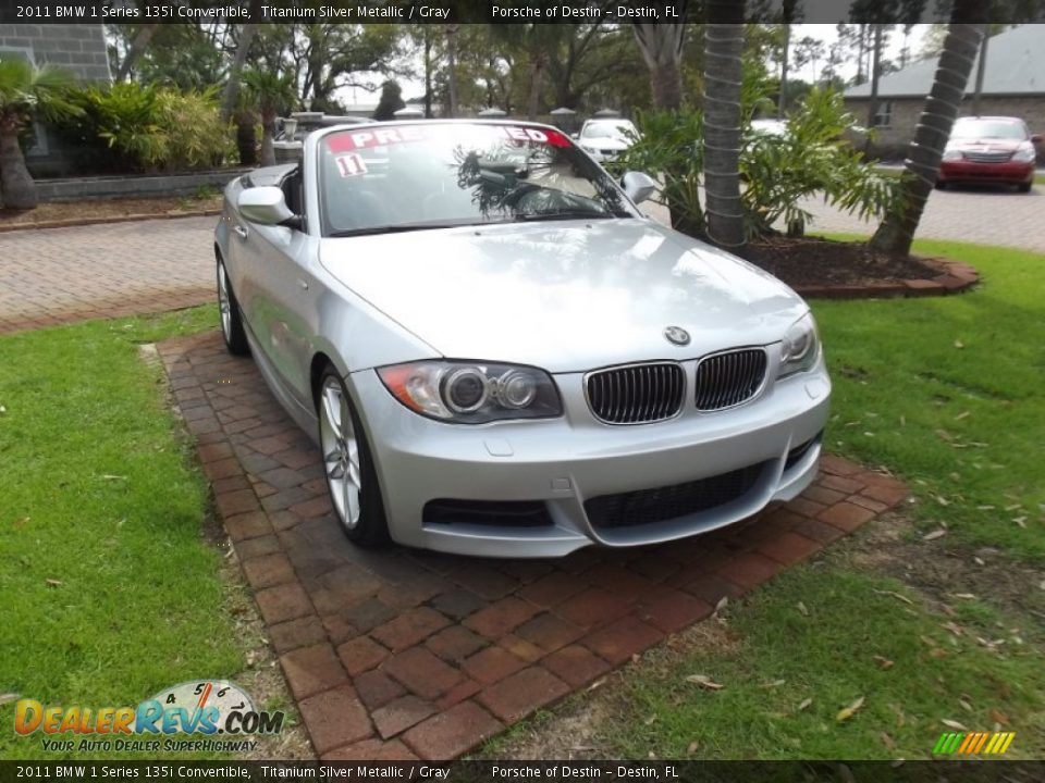 Front 3/4 View of 2011 BMW 1 Series 135i Convertible Photo #9