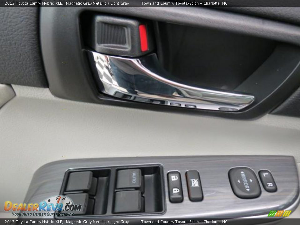 2013 Toyota Camry Hybrid XLE Magnetic Gray Metallic / Light Gray Photo #10