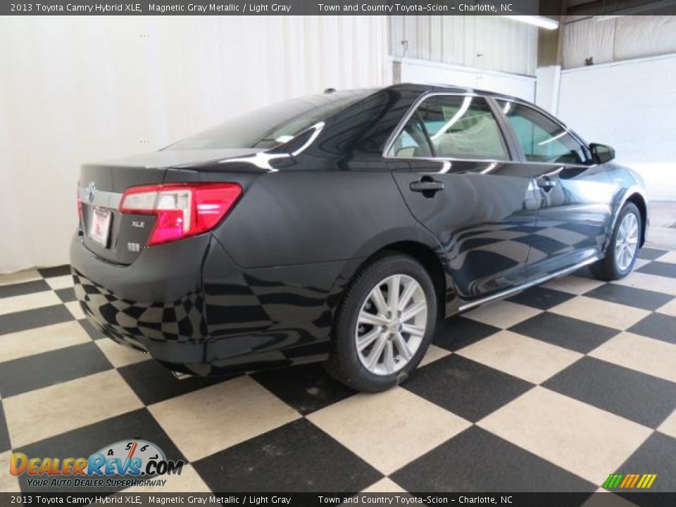 2013 Toyota Camry Hybrid XLE Magnetic Gray Metallic / Light Gray Photo #18