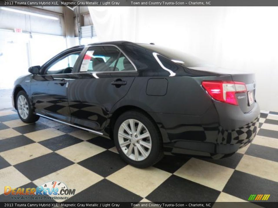 2013 Toyota Camry Hybrid XLE Magnetic Gray Metallic / Light Gray Photo #20