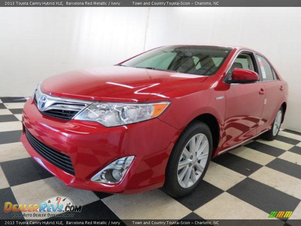 2013 Toyota Camry Hybrid XLE Barcelona Red Metallic / Ivory Photo #3