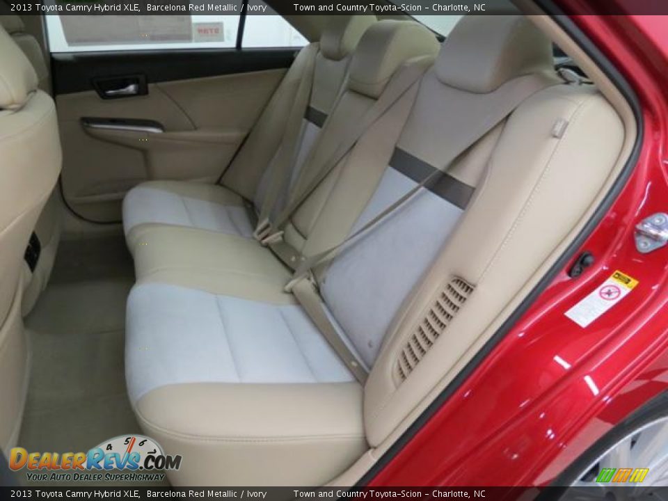2013 Toyota Camry Hybrid XLE Barcelona Red Metallic / Ivory Photo #6