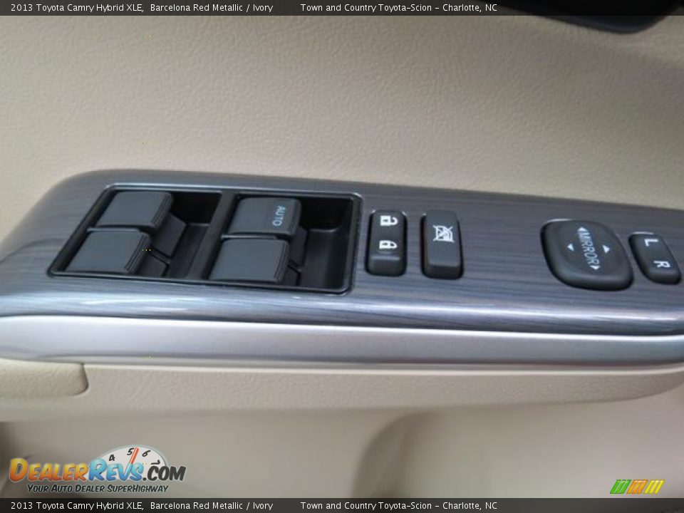 2013 Toyota Camry Hybrid XLE Barcelona Red Metallic / Ivory Photo #10