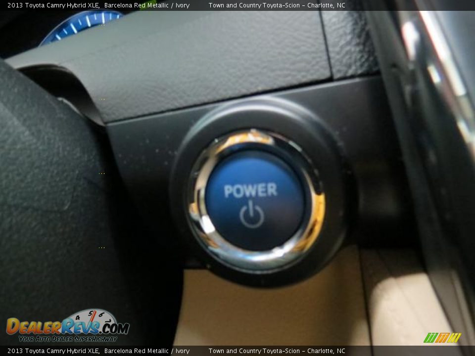 2013 Toyota Camry Hybrid XLE Barcelona Red Metallic / Ivory Photo #17