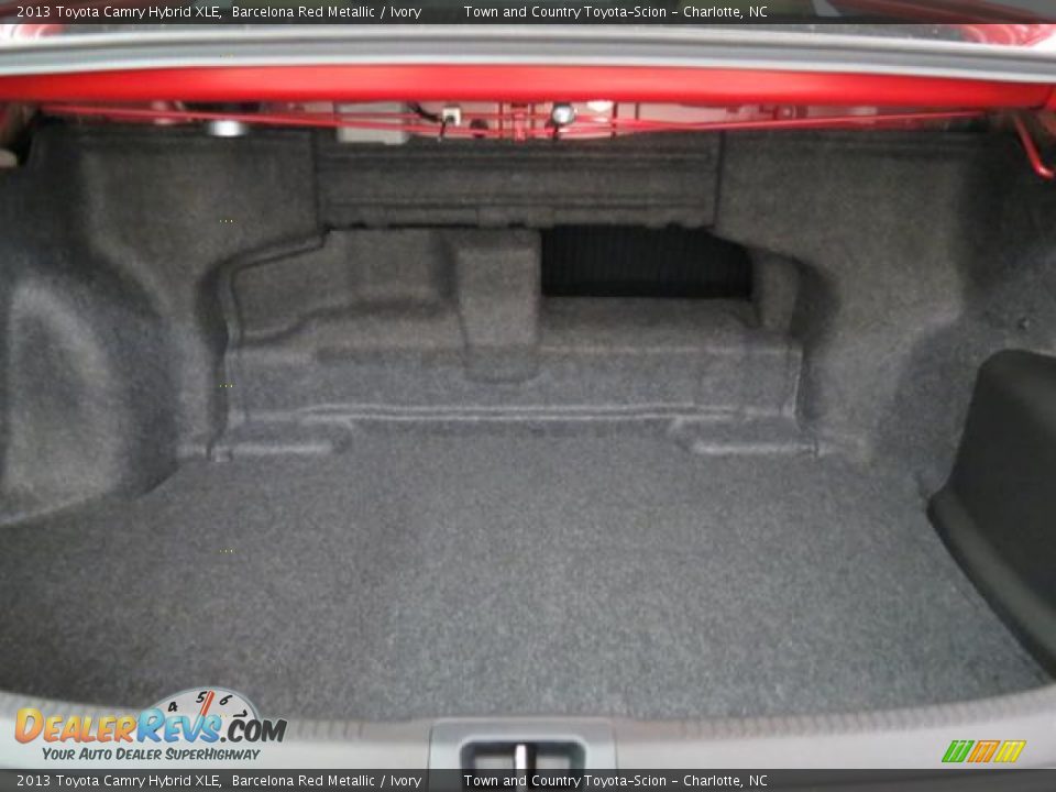 2013 Toyota Camry Hybrid XLE Barcelona Red Metallic / Ivory Photo #18