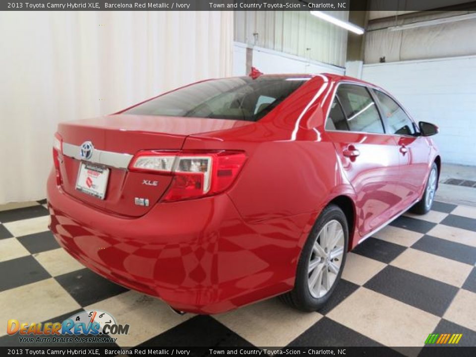 2013 Toyota Camry Hybrid XLE Barcelona Red Metallic / Ivory Photo #19