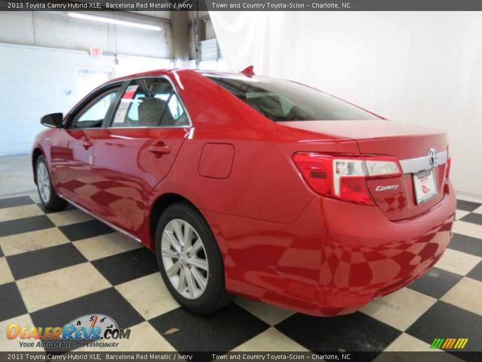 2013 Toyota Camry Hybrid XLE Barcelona Red Metallic / Ivory Photo #21