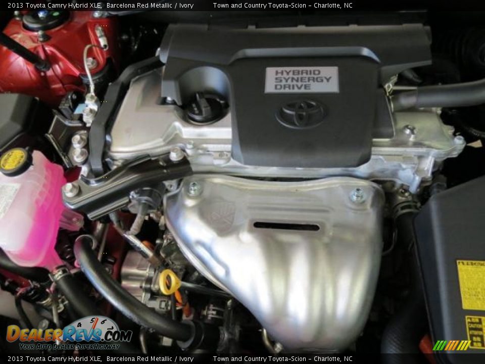 2013 Toyota Camry Hybrid XLE Barcelona Red Metallic / Ivory Photo #22
