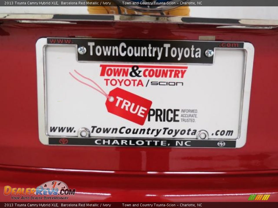 2013 Toyota Camry Hybrid XLE Barcelona Red Metallic / Ivory Photo #23