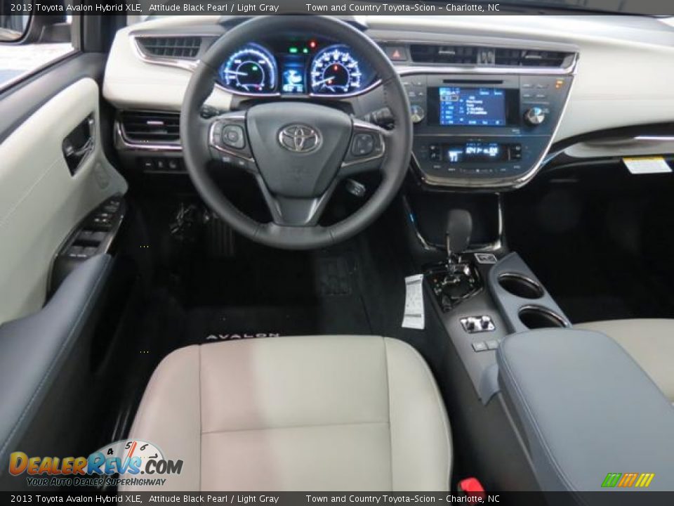 2013 Toyota Avalon Hybrid XLE Attitude Black Pearl / Light Gray Photo #5
