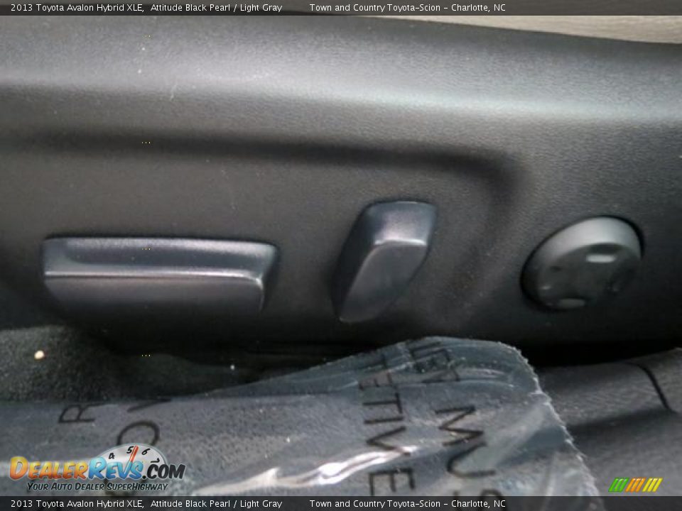 2013 Toyota Avalon Hybrid XLE Attitude Black Pearl / Light Gray Photo #9