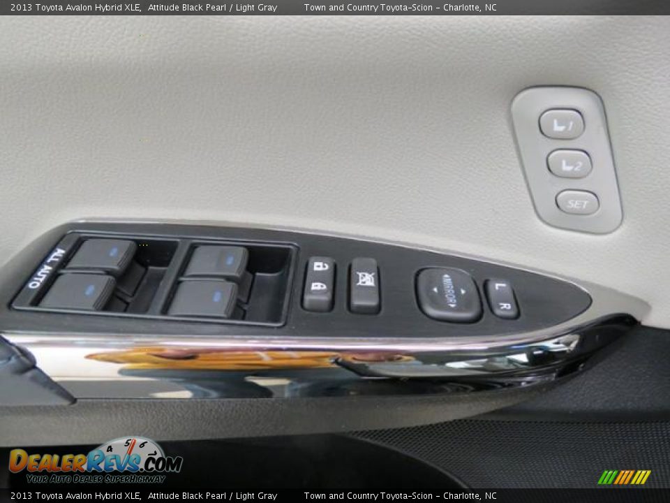 2013 Toyota Avalon Hybrid XLE Attitude Black Pearl / Light Gray Photo #10