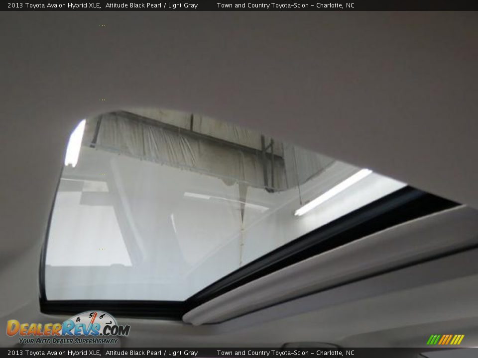 2013 Toyota Avalon Hybrid XLE Attitude Black Pearl / Light Gray Photo #11