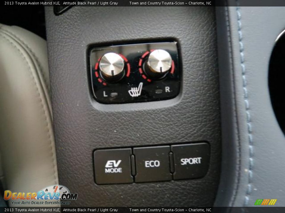 2013 Toyota Avalon Hybrid XLE Attitude Black Pearl / Light Gray Photo #15