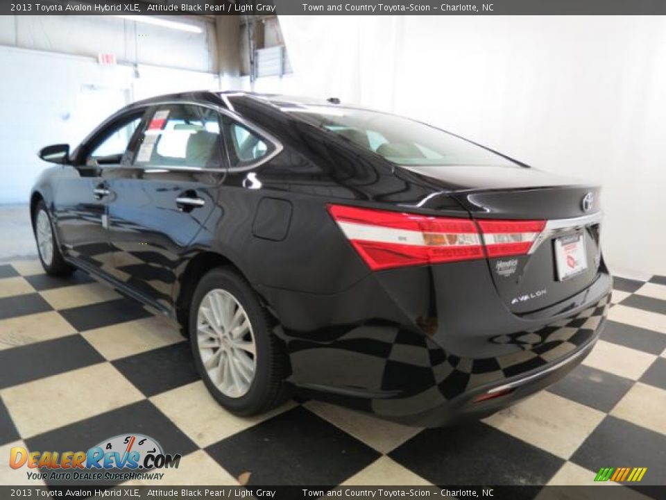 2013 Toyota Avalon Hybrid XLE Attitude Black Pearl / Light Gray Photo #22