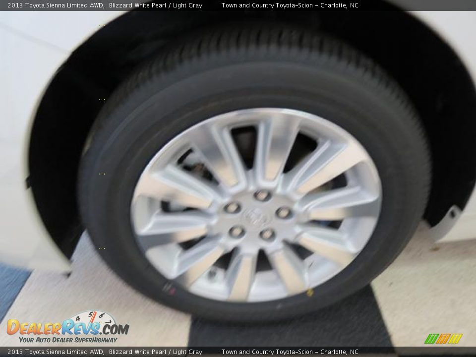 2013 Toyota Sienna Limited AWD Blizzard White Pearl / Light Gray Photo #4