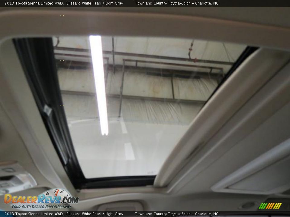 2013 Toyota Sienna Limited AWD Blizzard White Pearl / Light Gray Photo #12