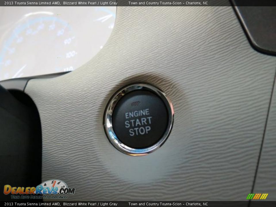2013 Toyota Sienna Limited AWD Blizzard White Pearl / Light Gray Photo #18