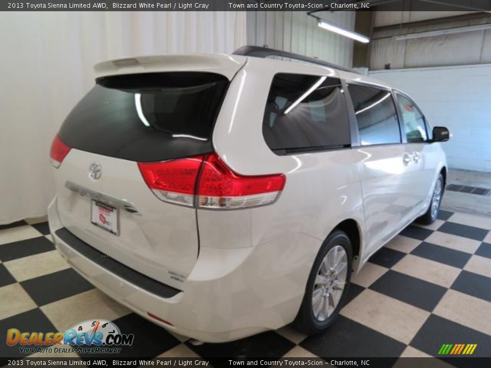 2013 Toyota Sienna Limited AWD Blizzard White Pearl / Light Gray Photo #21