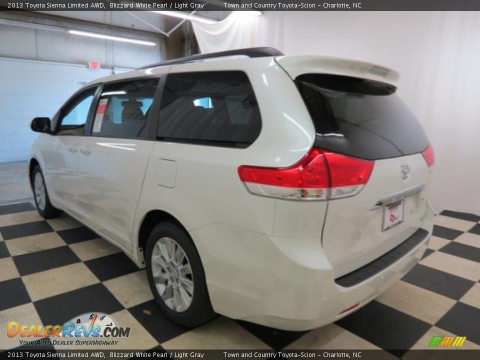 2013 Toyota Sienna Limited AWD Blizzard White Pearl / Light Gray Photo #23