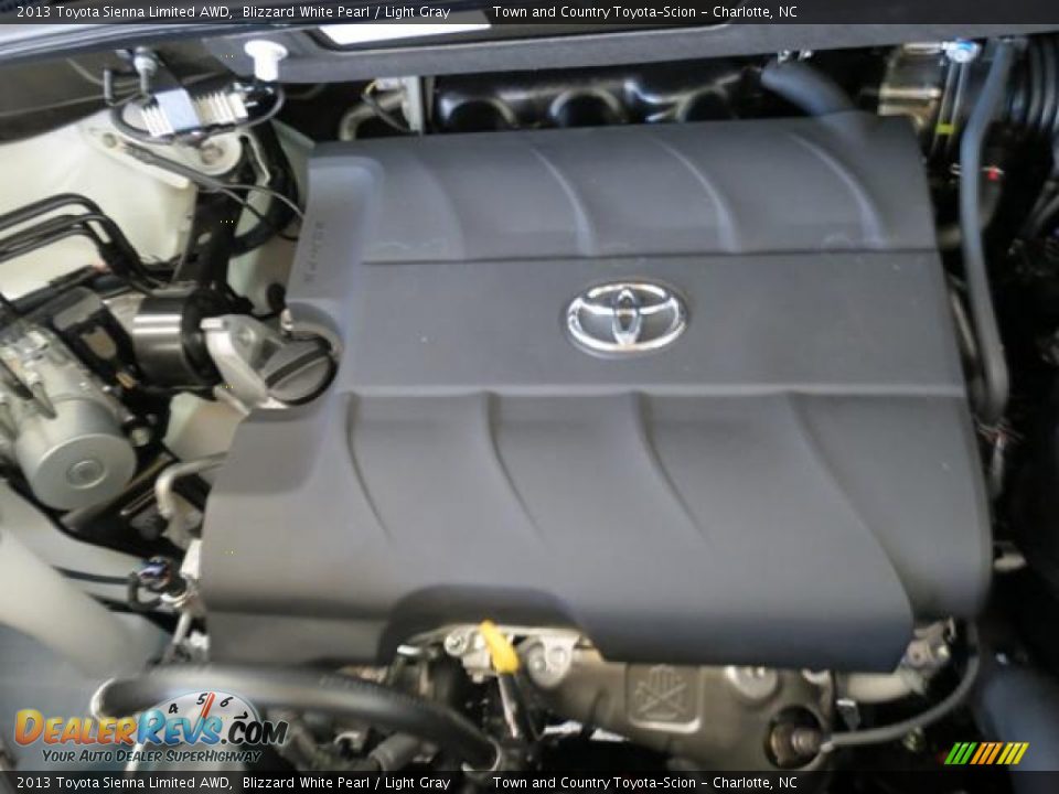 2013 Toyota Sienna Limited AWD Blizzard White Pearl / Light Gray Photo #24