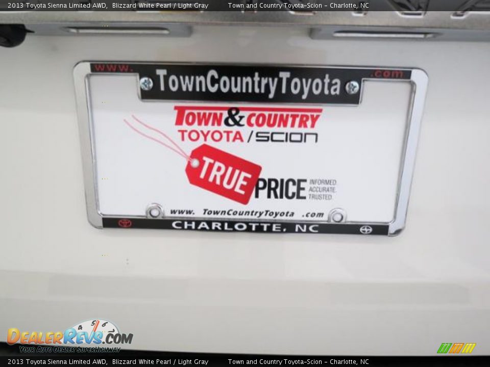 2013 Toyota Sienna Limited AWD Blizzard White Pearl / Light Gray Photo #25