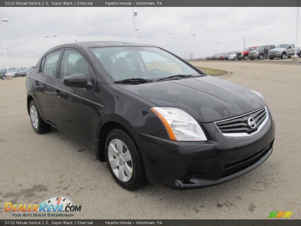 Front 3/4 View of 2010 Nissan Sentra 2.0 Photo #5