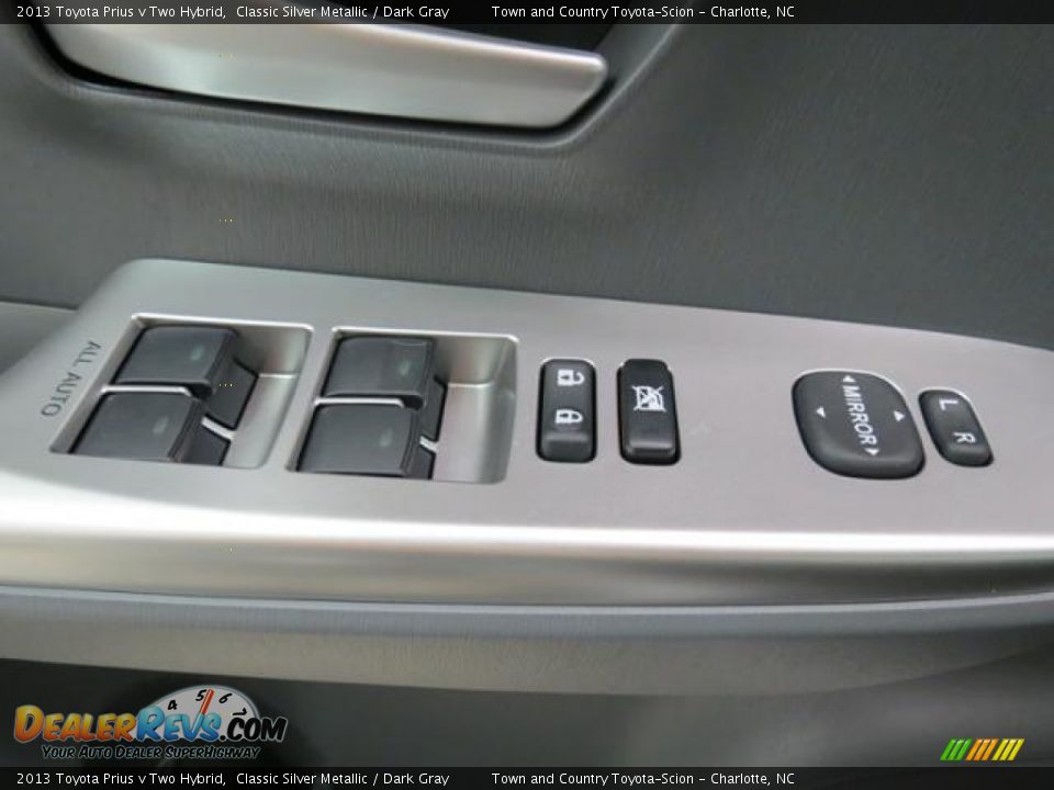 2013 Toyota Prius v Two Hybrid Classic Silver Metallic / Dark Gray Photo #10