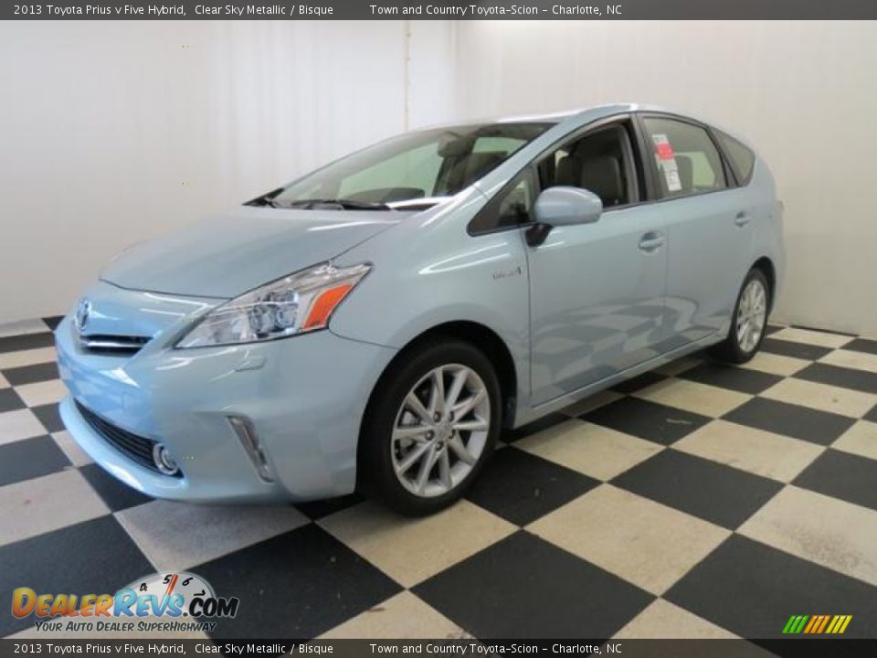 Front 3/4 View of 2013 Toyota Prius v Five Hybrid Photo #3