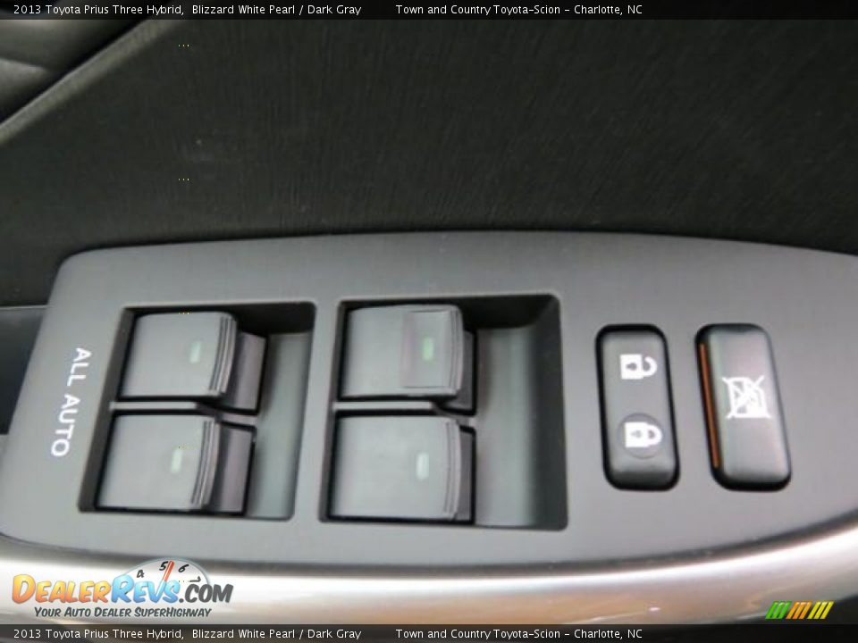 2013 Toyota Prius Three Hybrid Blizzard White Pearl / Dark Gray Photo #10