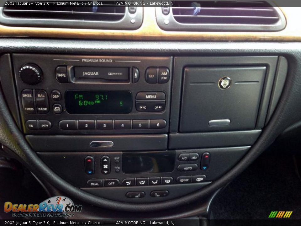 Controls of 2002 Jaguar S-Type 3.0 Photo #30