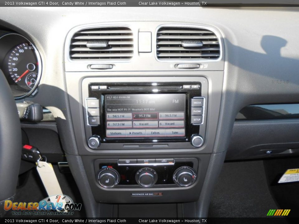 2013 Volkswagen GTI 4 Door Candy White / Interlagos Plaid Cloth Photo #11