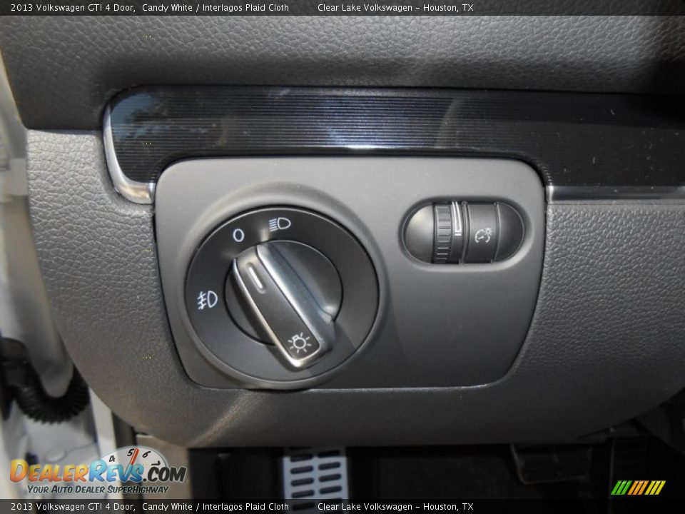 2013 Volkswagen GTI 4 Door Candy White / Interlagos Plaid Cloth Photo #15