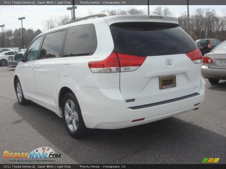 2011 Toyota Sienna LE Super White / Light Gray Photo #4