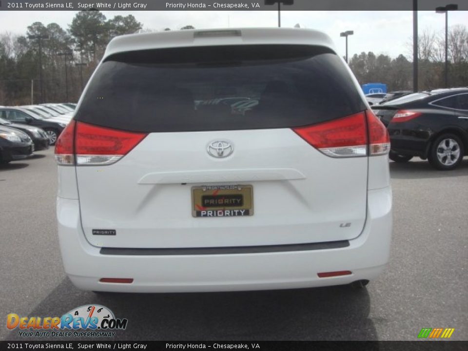 2011 Toyota Sienna LE Super White / Light Gray Photo #5
