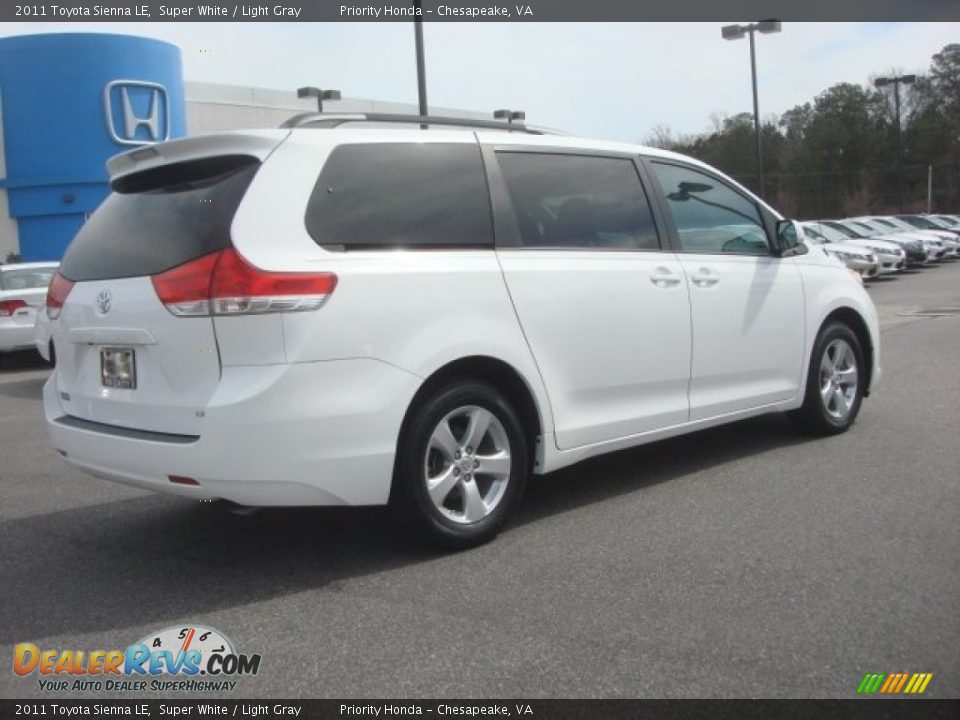 2011 Toyota Sienna LE Super White / Light Gray Photo #6
