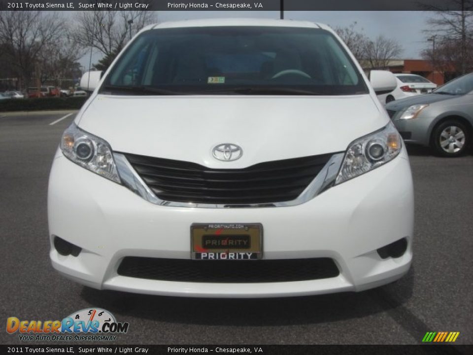 2011 Toyota Sienna LE Super White / Light Gray Photo #10