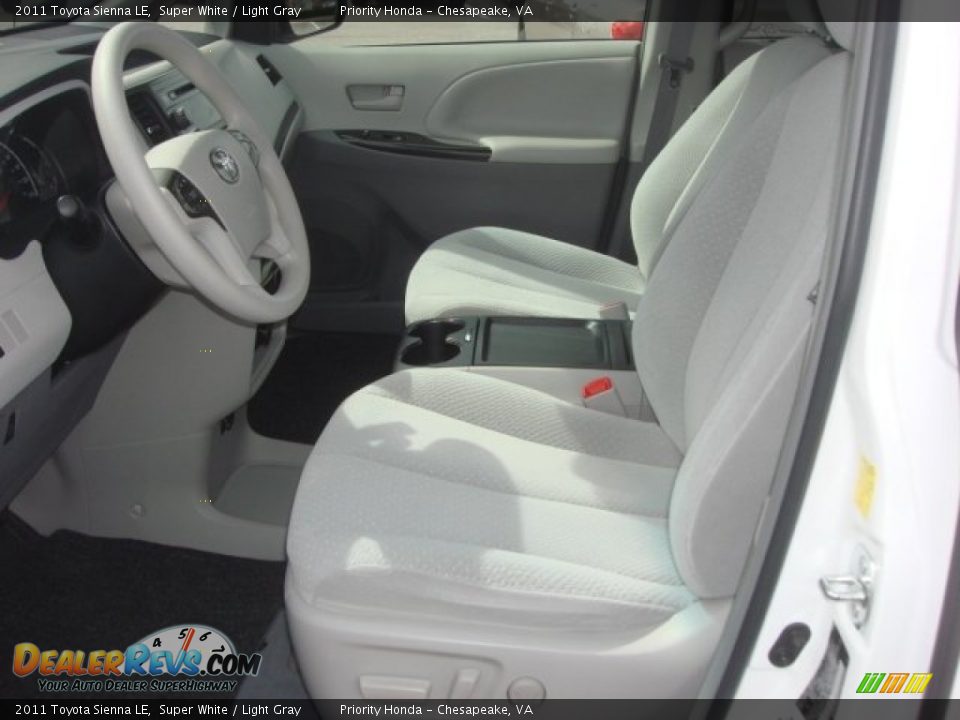 2011 Toyota Sienna LE Super White / Light Gray Photo #11