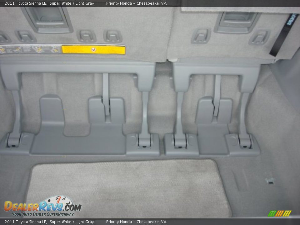 2011 Toyota Sienna LE Super White / Light Gray Photo #14
