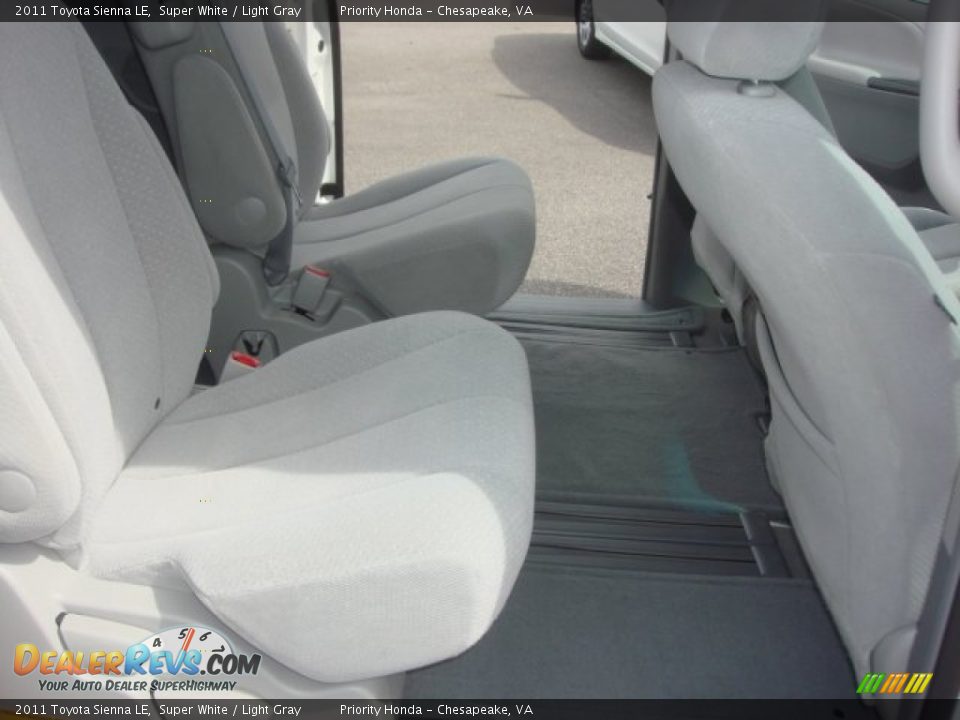 2011 Toyota Sienna LE Super White / Light Gray Photo #15