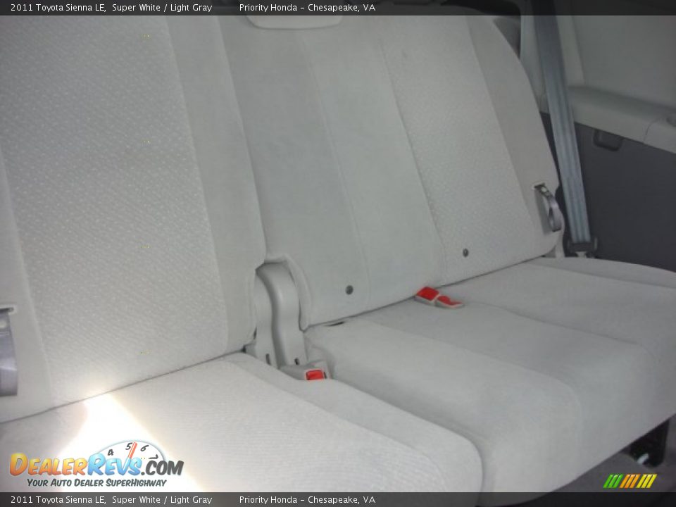 2011 Toyota Sienna LE Super White / Light Gray Photo #16