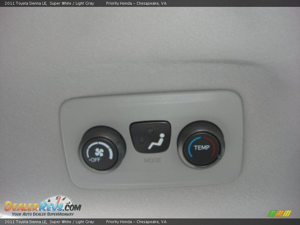 2011 Toyota Sienna LE Super White / Light Gray Photo #17