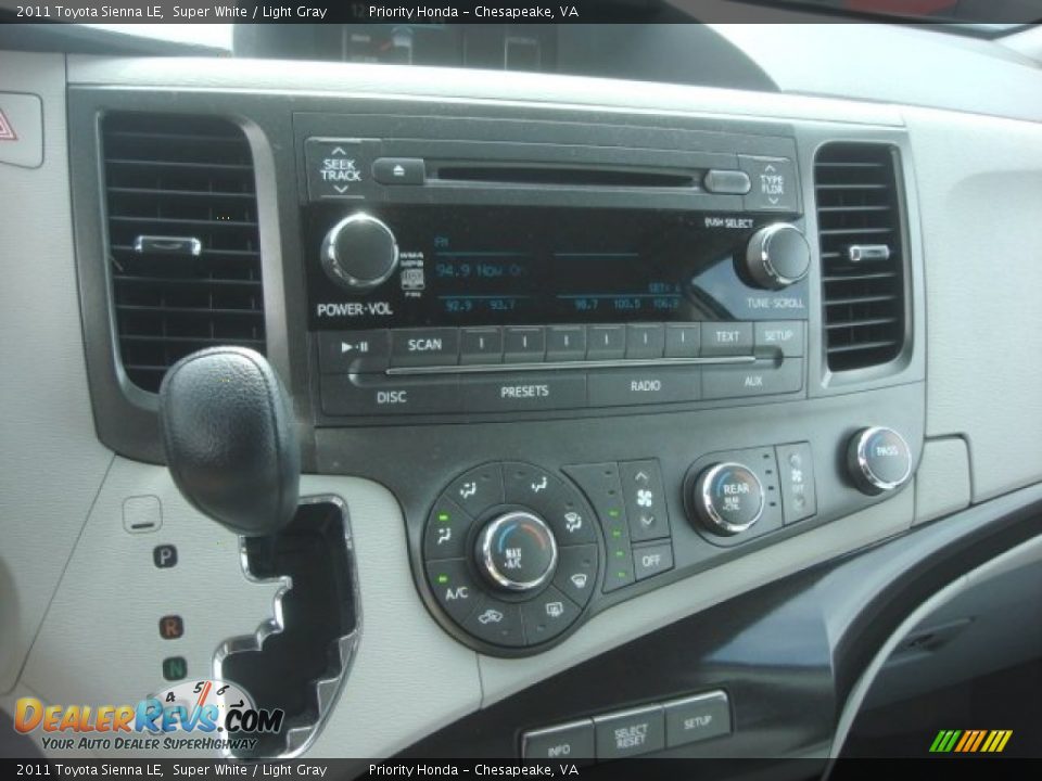 2011 Toyota Sienna LE Super White / Light Gray Photo #23