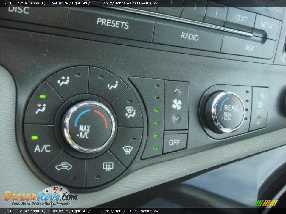 2011 Toyota Sienna LE Super White / Light Gray Photo #24
