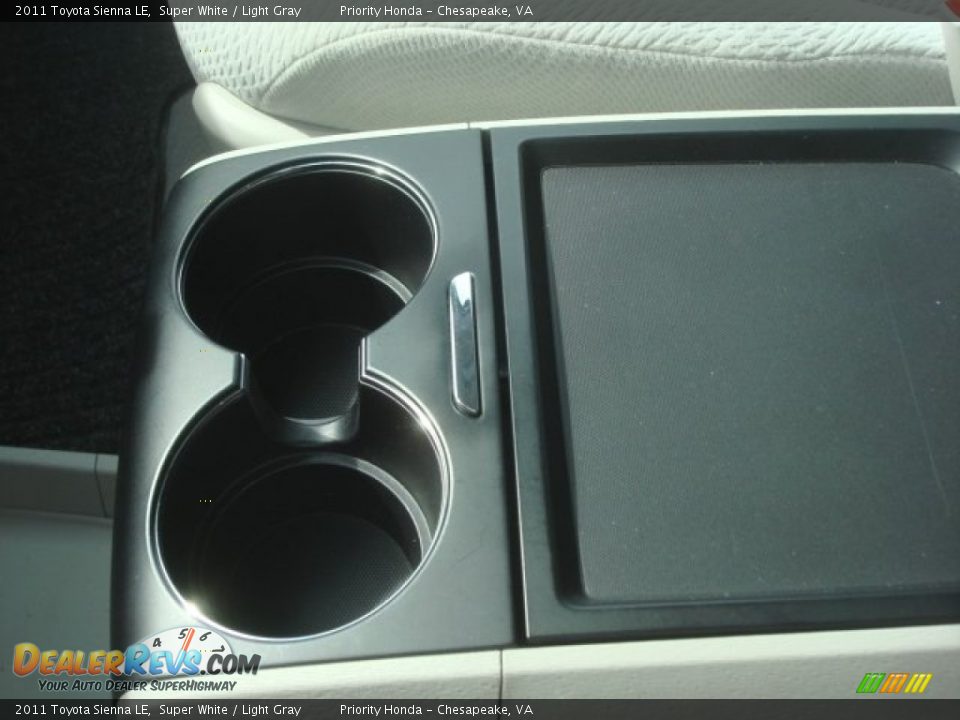 2011 Toyota Sienna LE Super White / Light Gray Photo #27