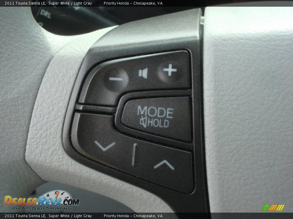 2011 Toyota Sienna LE Super White / Light Gray Photo #29